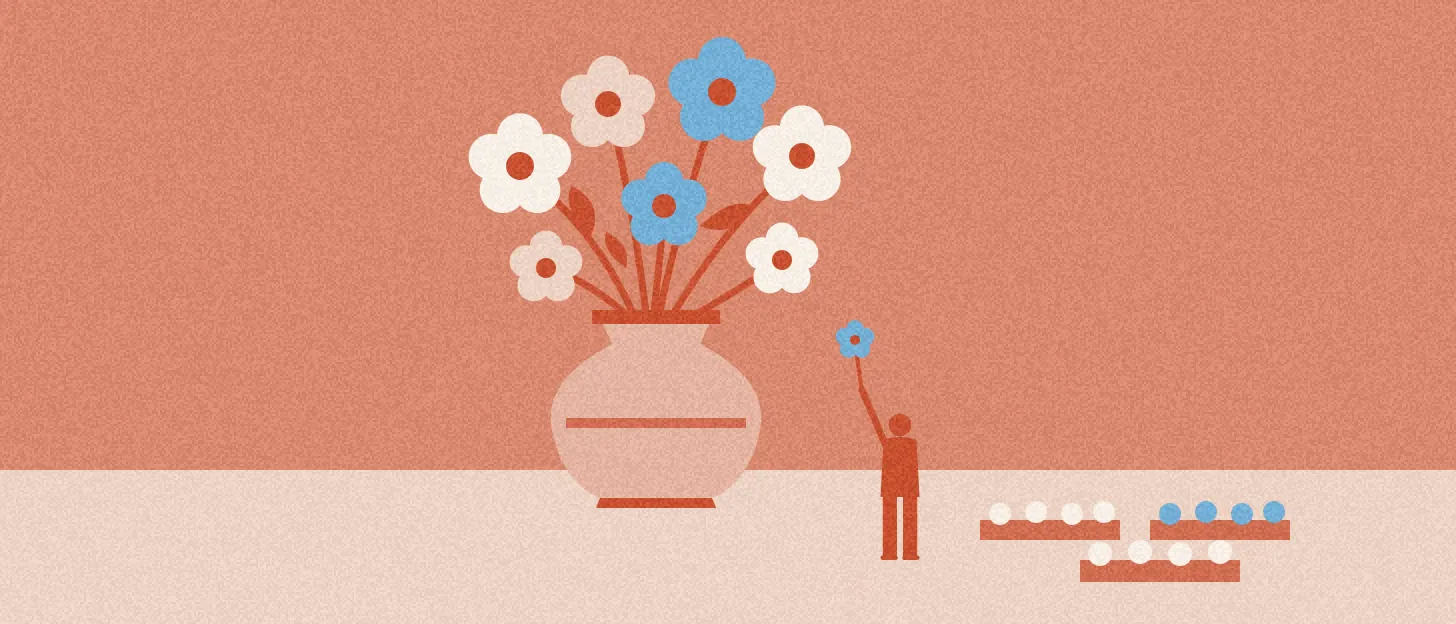 Un grand vase garni de fleurs cueillies dans plusieurs massifs, un homme y apporte une fleur bleue