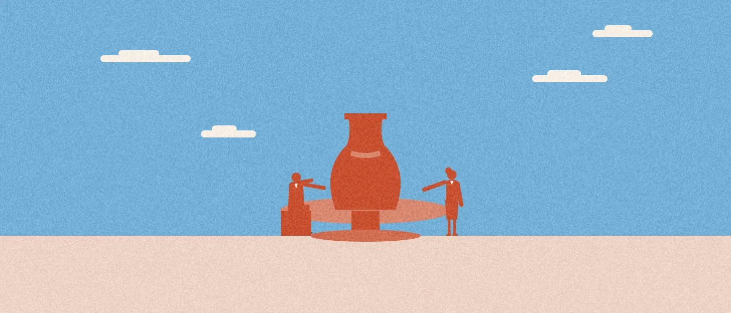 Illustration : un apprenti façonne un grand vase sur un tour de potier pendant que la formatrice lui montre le geste