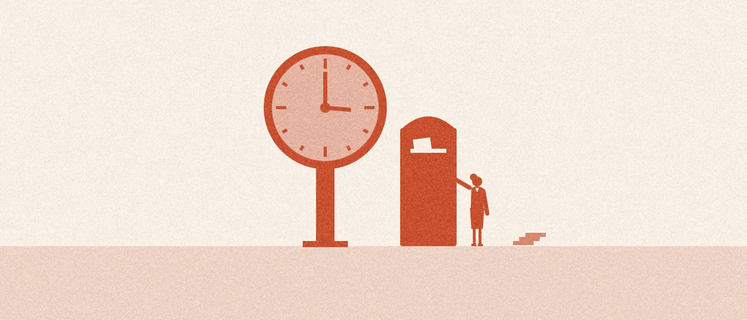 À côté d'une grande horloge, une personne glisse une lettre dans une haute boîte aux lettres